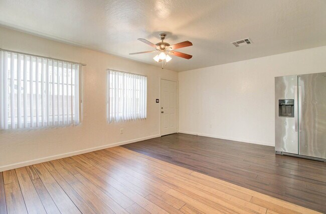 Building Photo - 1501 E Roosevelt St