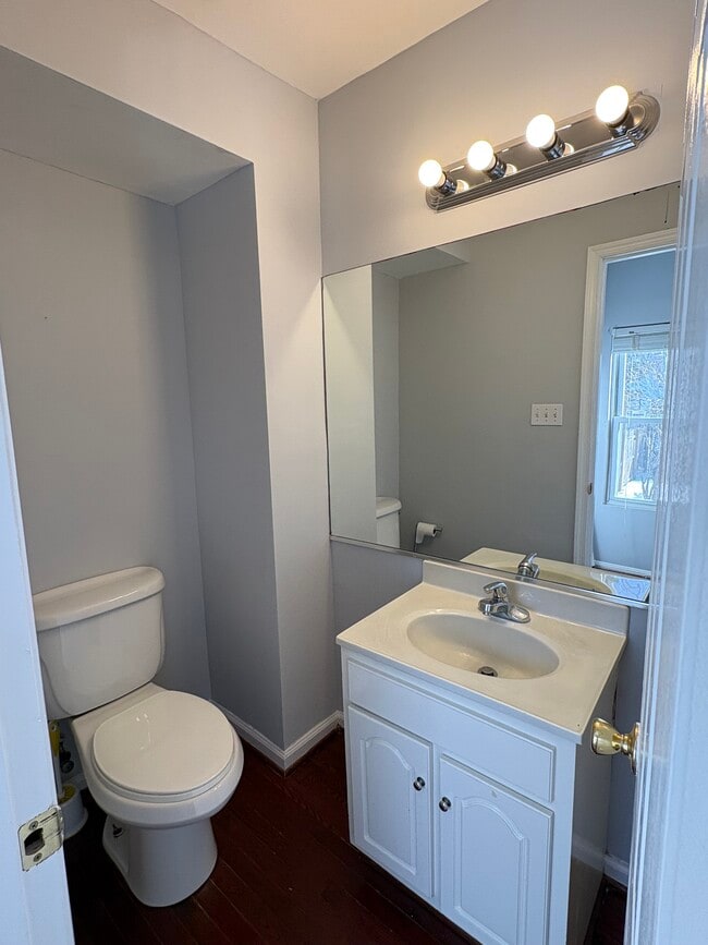 Building Photo - Edgewood Rowhouse