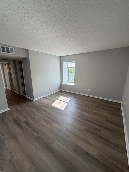 Building Photo - 3121 Patrick Henry Dr