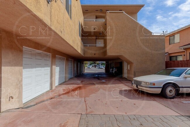 Building Photo - Charming 3-Bed, 2-Bath Condo in Prime Coll...