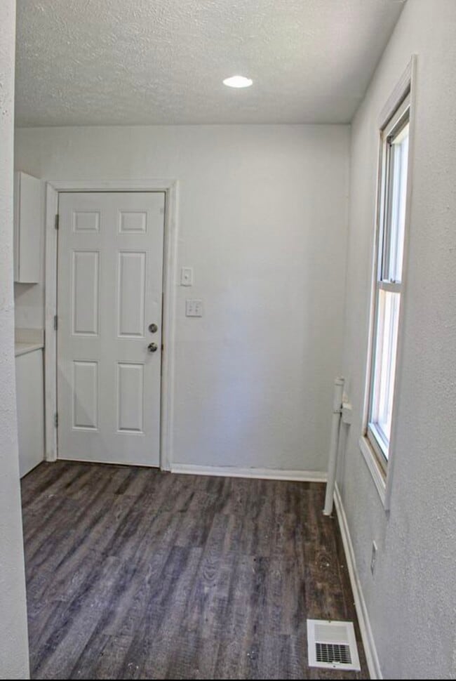 Building Photo - 2157 Bellefontaine St