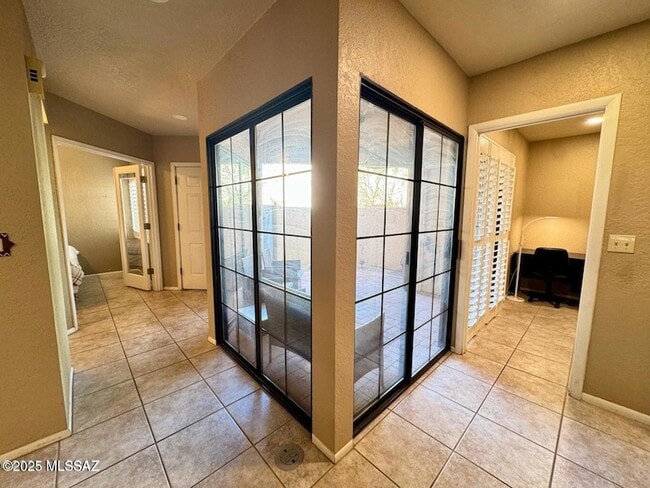 Building Photo - 4281 N River Grove Cir