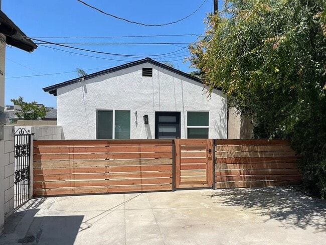 Primary Photo - 417 St Augustine Ave