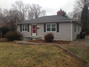 Building Photo - Highland Park 2 BR convenient to Wendover and Holden Road