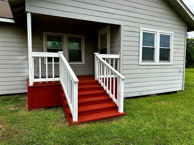 Building Photo - 318 Melton St