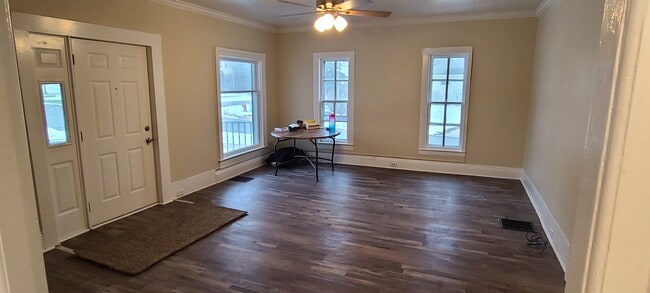Large Living Room with Tall Ceilings - 403 W Washington St