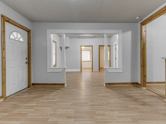 Building Photo - 1320 S Jensen Ave