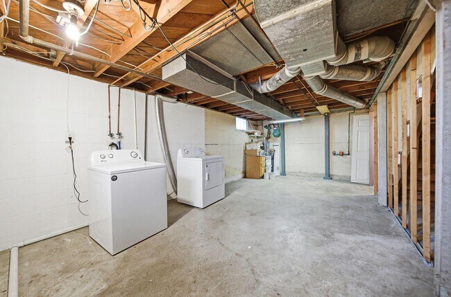 Building Photo - 532 N Drexel Ave