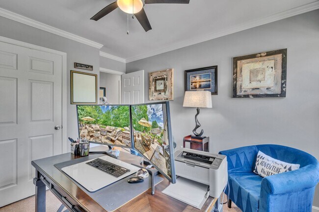 Building Photo - Modern 4 BR Colonial Retreat in River Bend...