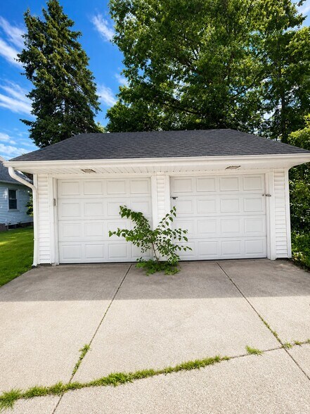 Building Photo - 1568 Parker Dr