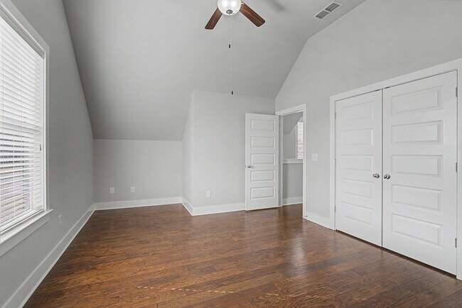 Building Photo - 766 Cottage Park Dr