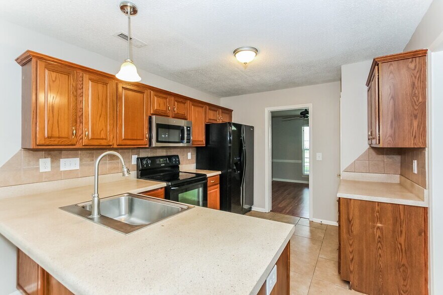 Building Photo - 2914 Canary Ct