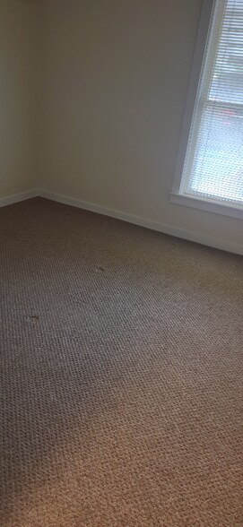 Building Photo - 115 N 5th St