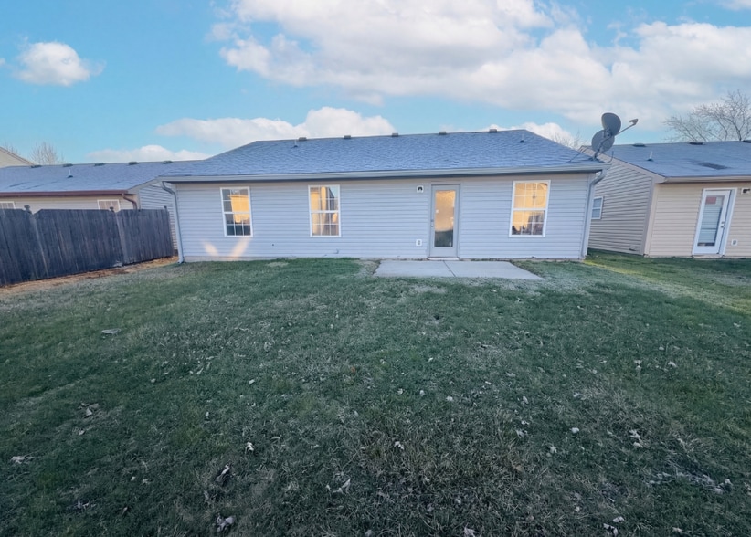 Building Photo - 6654 Hazelhatch Dr