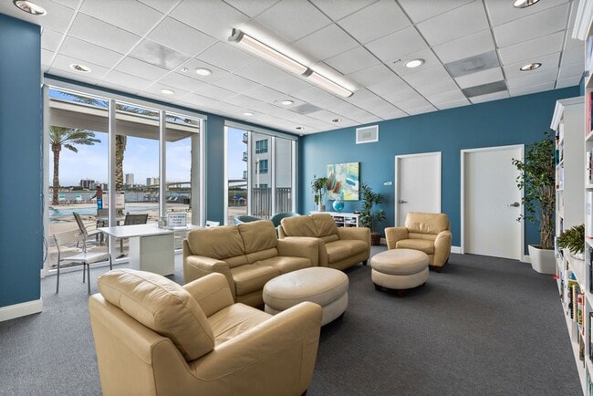 Building Photo - 2/2 in Marina Grande