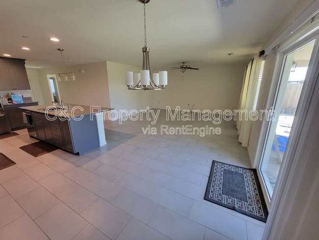 Building Photo - 1366 W Butterfield Ln