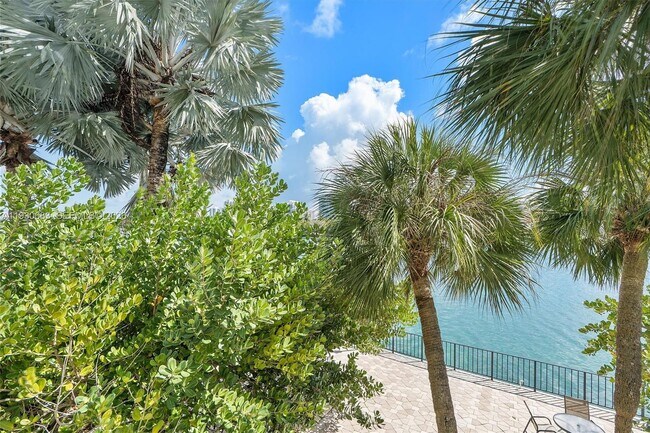 Building Photo - 10101 E Bay Harbor Dr