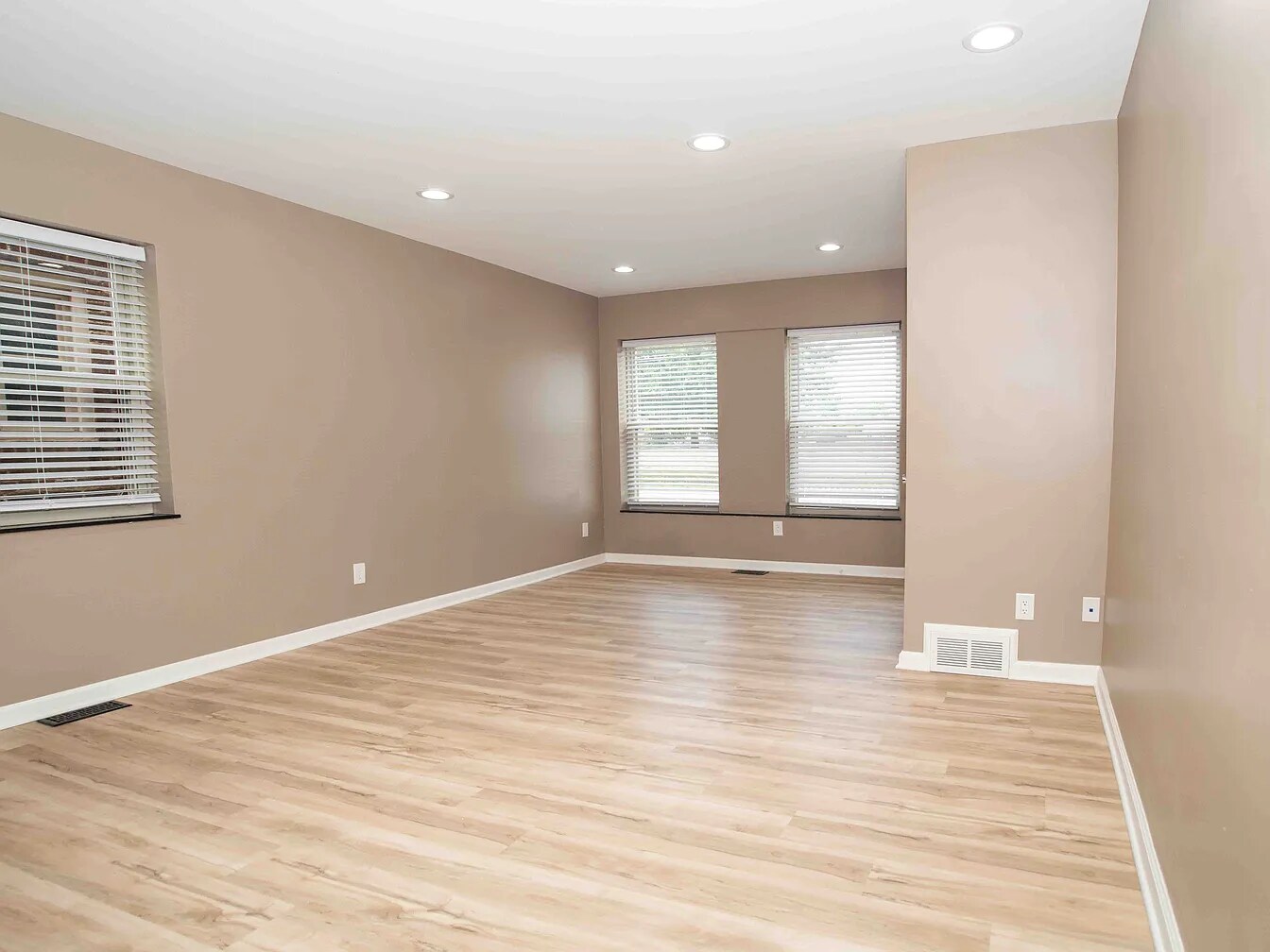 Building Photo - 2869 Sullivant Ave