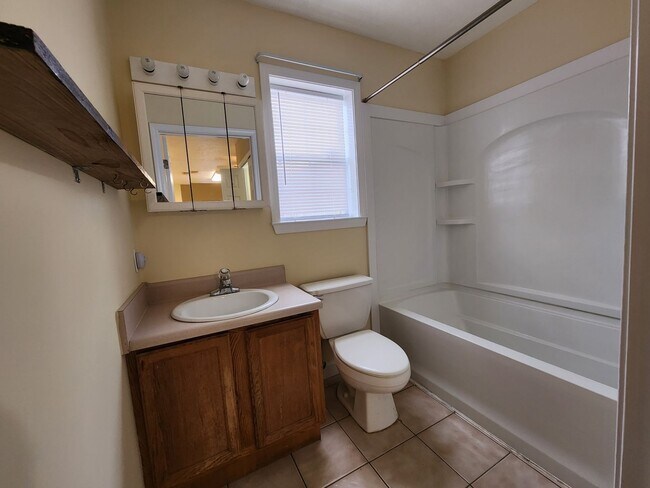 Building Photo - 5434 Sunset Ave