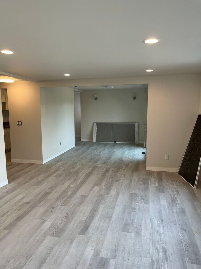 Building Photo - W55-56