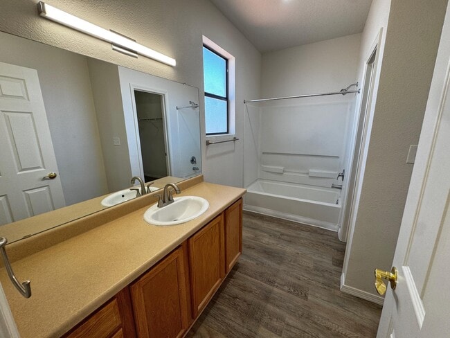 Building Photo - 1109 Meadowlark Way SE