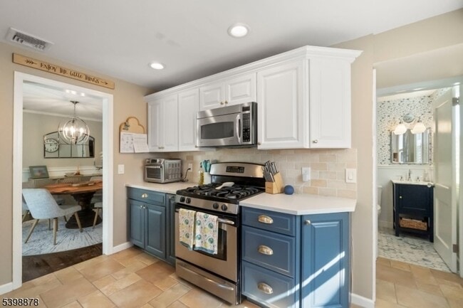 Building Photo - 24 E Harrison Pl