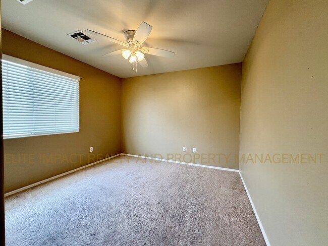 Building Photo - 6004 S Meadow Breeze Dr