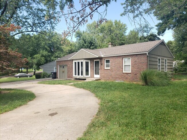 Building Photo - Remodeled Raytown Home-Available NOW!!