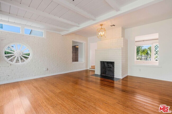 Building Photo - 574 N Almar Ave