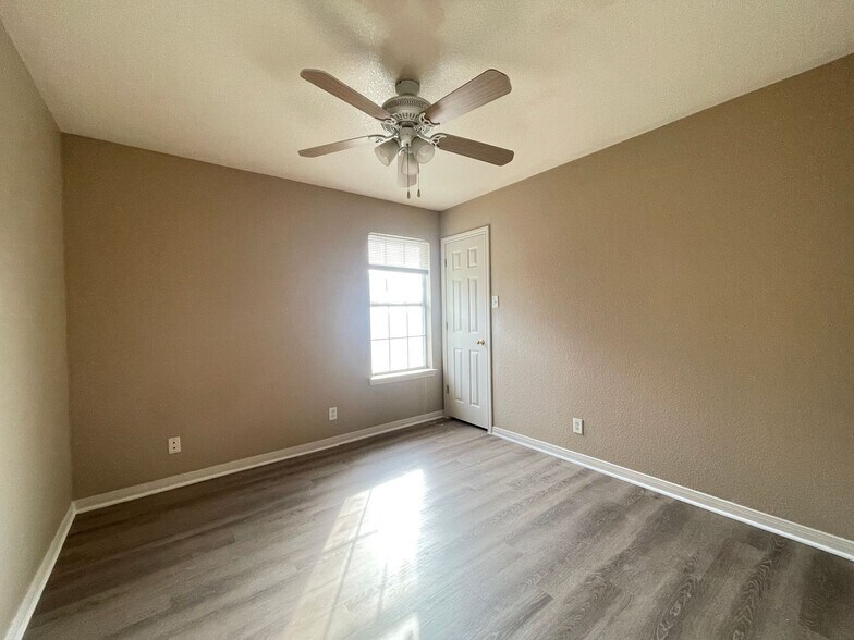 Building Photo - 4802 John David Dr