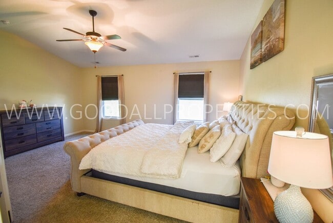 Building Photo - 5 Bedroom Home with Fenced Yard, and 3 Car Garage in Waukee