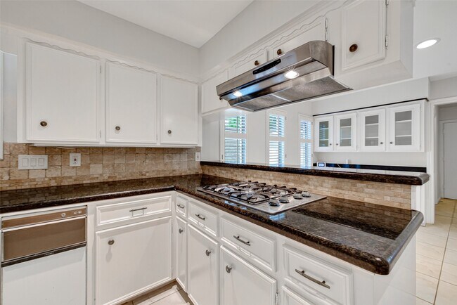 Building Photo - 6222 Creekbend Dr
