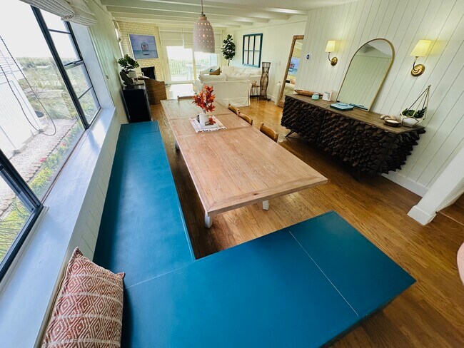 Building Photo - 12274 1st St W