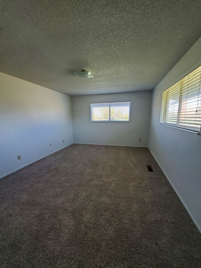 Building Photo - 3210 N Bulldog Rd