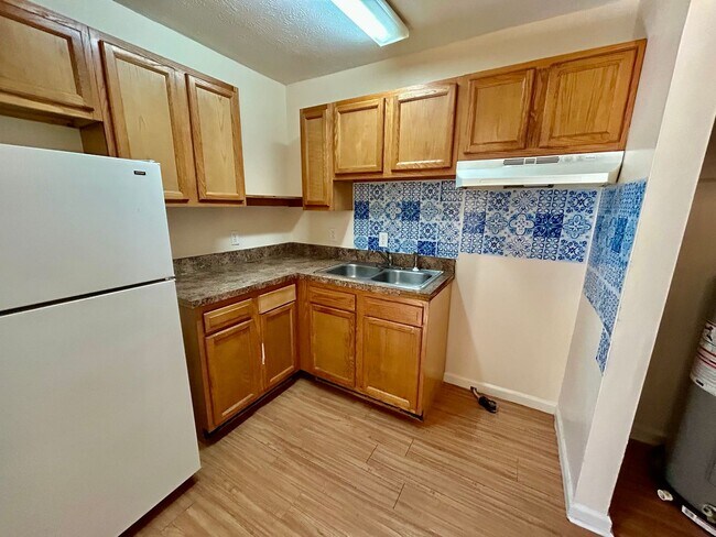 Building Photo - MAC190