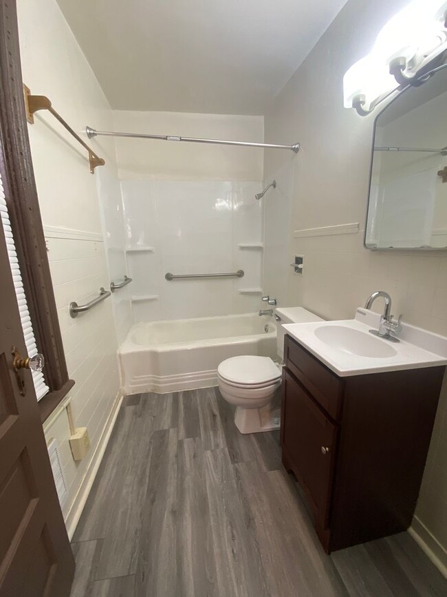 Building Photo - Renovated home in Braddock 2 bedroom Secti...