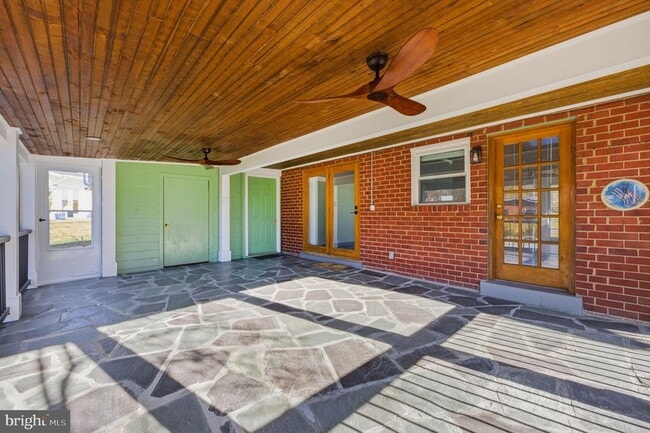 Building Photo - 700 N Mansfield St