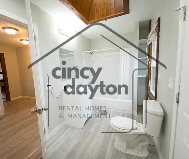 Building Photo - 3925 E 3rd St