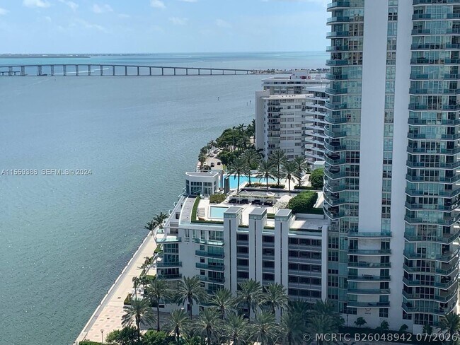 Building Photo - 1155 Brickell Bay Dr