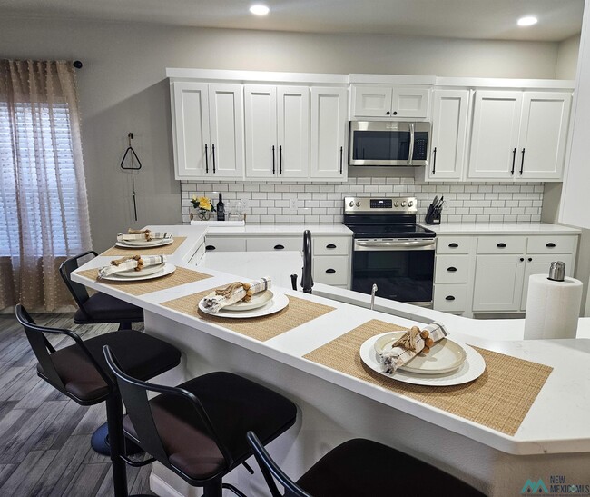 Building Photo - 510 W Dallas Ave