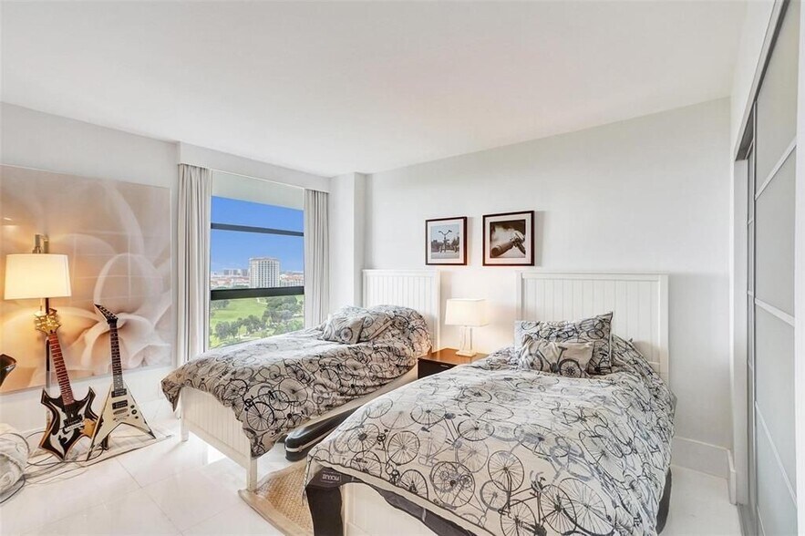 Building Photo - 20355 NE 34th Ct