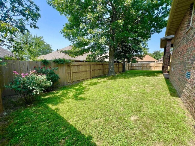 Building Photo - Beautiful Home in Nixa! Wont Last!