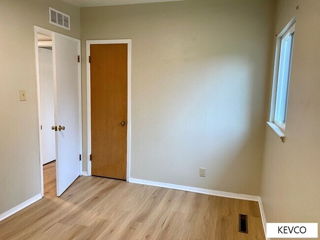 Building Photo - Ranch Style Across the Street from CSU!