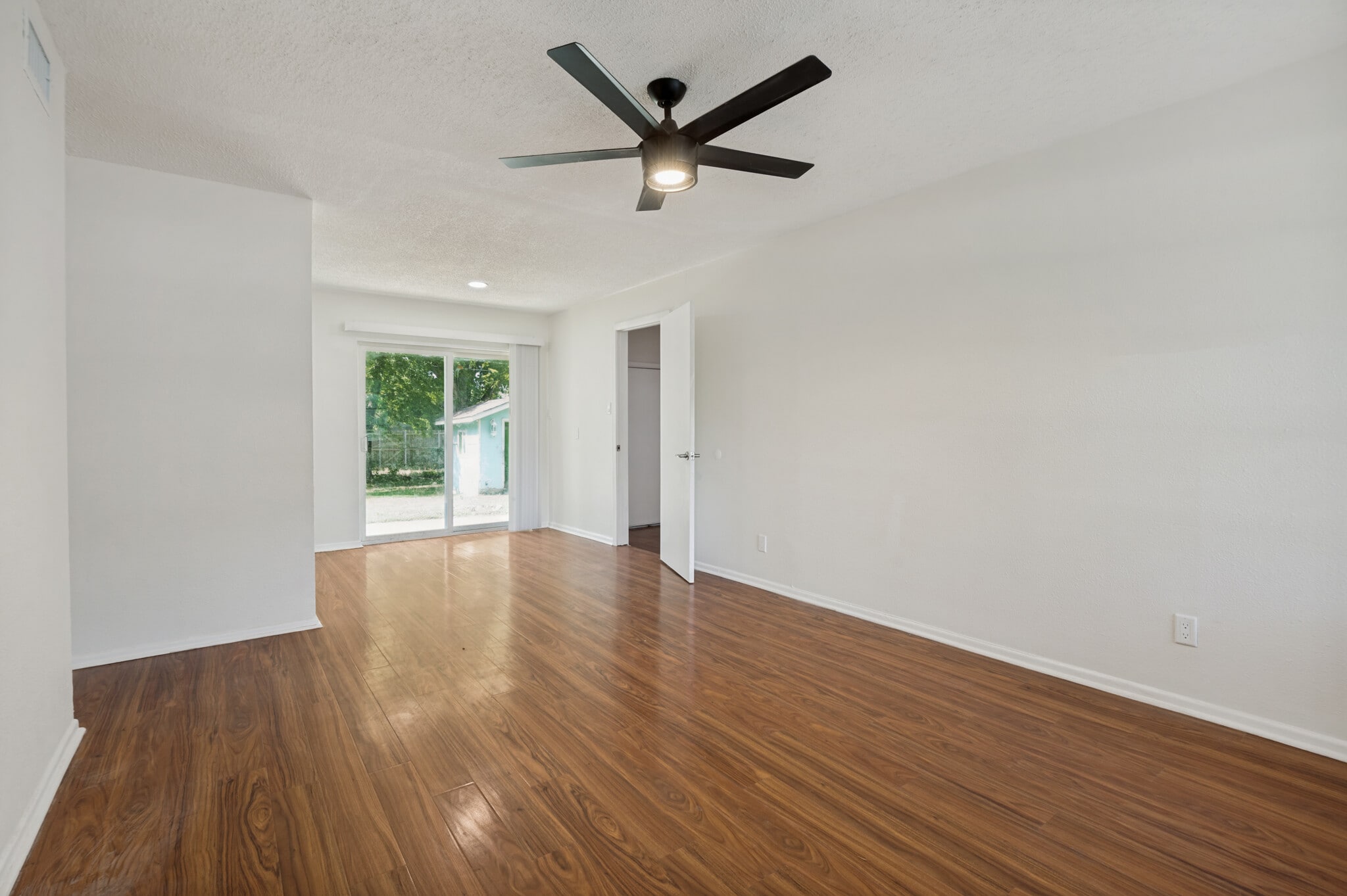 Building Photo - 1818 Highland Dr
