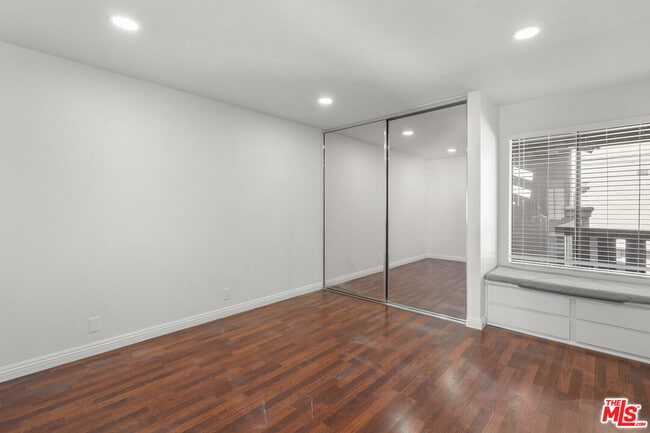 Building Photo - 3055 N Brea Blvd