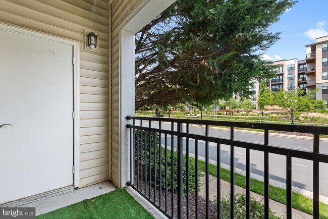 Building Photo - 12945 Centre Park Cir