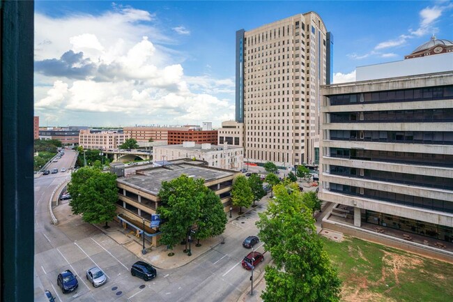 Building Photo - 201 Main St