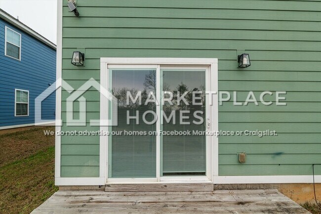 Building Photo - 108 James St