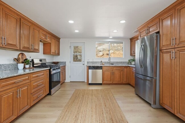 Building Photo - 3 Bedroom House with View in Poway