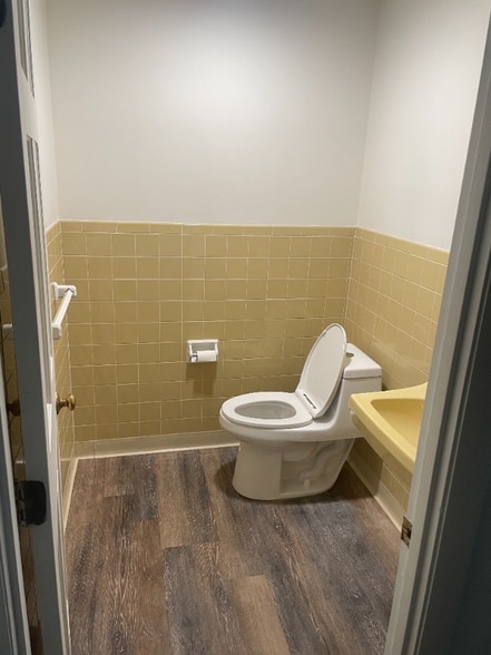 Building Photo - 2 Hobson St